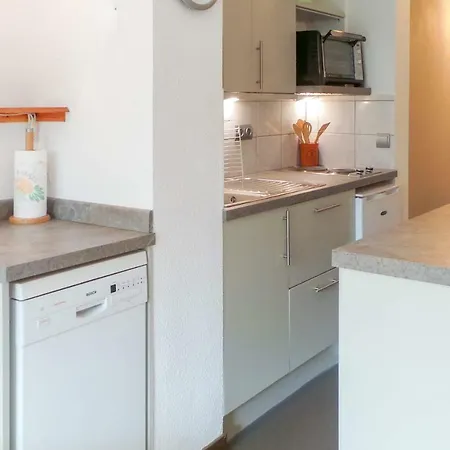 Spacious Iris, Foret Apartman